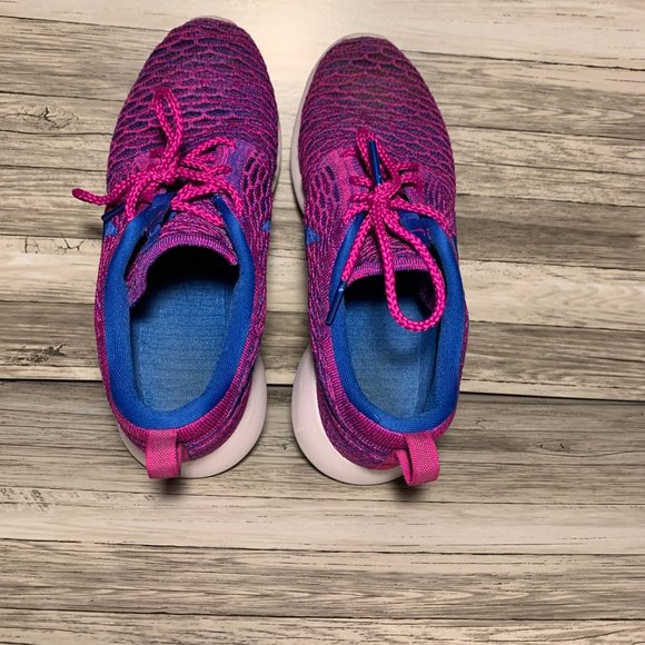 SOLD- Nike Roshe Pink and Blue Flyknit Womens 9 - Picture 5 of 8